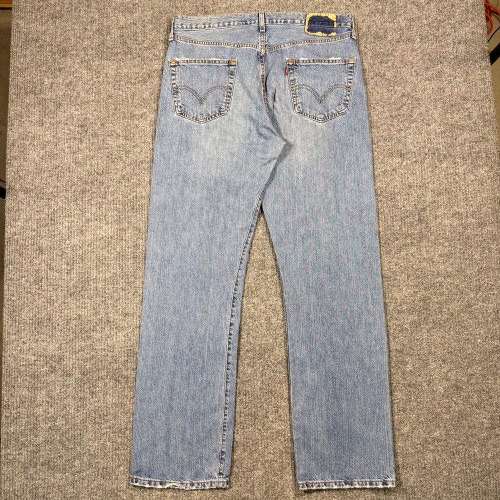 Levis 501 Original Fit Jeans Mens 36x34 Light Wash Blue Denim 00501-2200 - Picture 10 of 12
